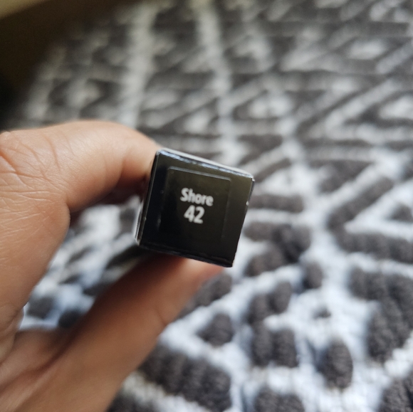 Bobbi Brown Long-Wear Cream Shadow Stick- Shore (Matte) - 05 oz./1.6 g - Picture 14 of 16